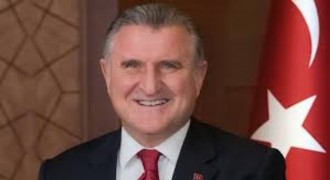 Bakan Bak’tan Yaz Spor Okulları ve Gençlik Mesajı